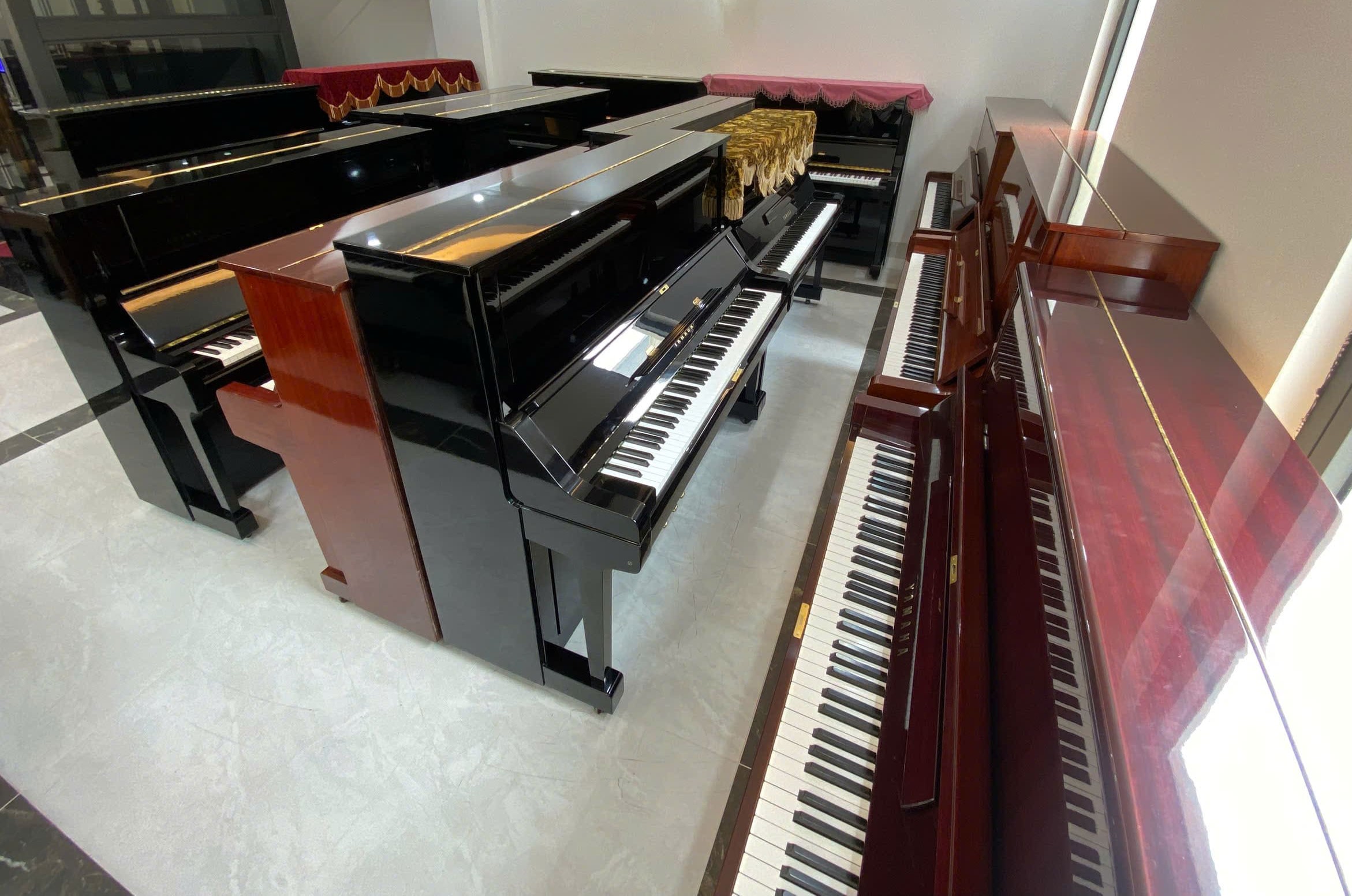 Showroom Sky Music bán piano điện tại Long Biên