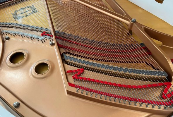 Cấu tạo dây đàn và bảng cộng hưởng của piano G5A nội địa Nhật Bản