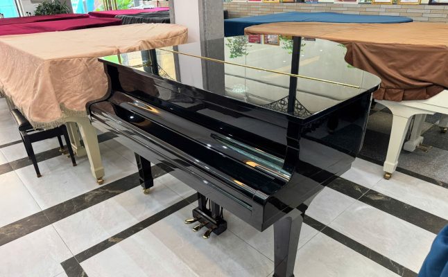 Piano G5A nội địa Nhật với thiết kế nắp đóng sang trọng, phù hợp không gian gia đình