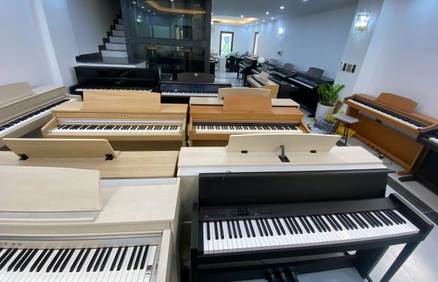 Showroom piano cơ và piano điện cho người mới học tại Sky Music Long Biên
