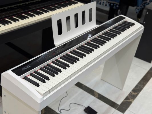 showroom piano cơ Nhật Bản tại Long Biên