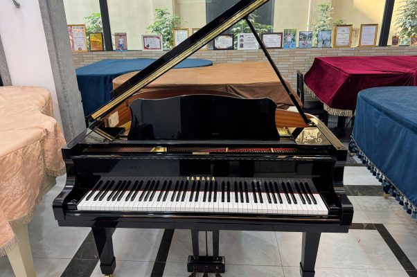 Thiết kế tổng thể piano grand Yamaha C5 ảnh hưởng đến giá bán tại Việt Nam